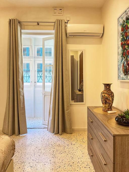Heart Of Valletta - Apartment Bagian luar foto