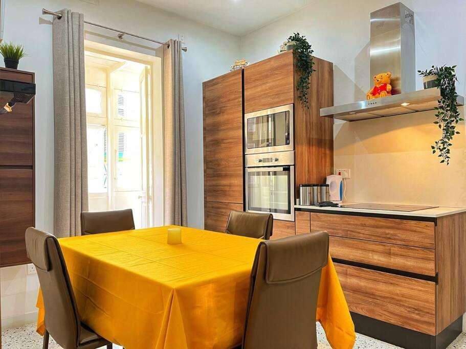 Heart Of Valletta - Apartment Bagian luar foto